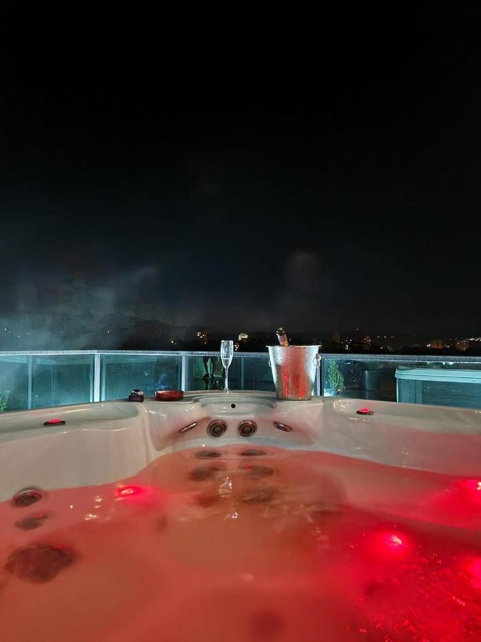 Gavas Jacuzzi & Panoramic View Leilighet Cluj-Napoca Eksteriør bilde